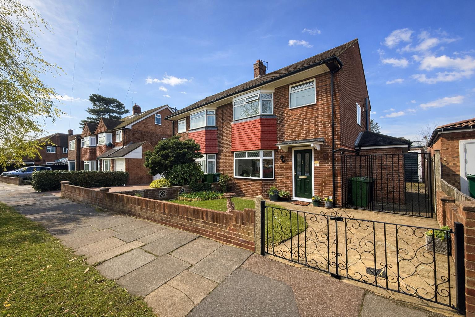 Cumbernauld Gardens, Sunbury-On-Thames